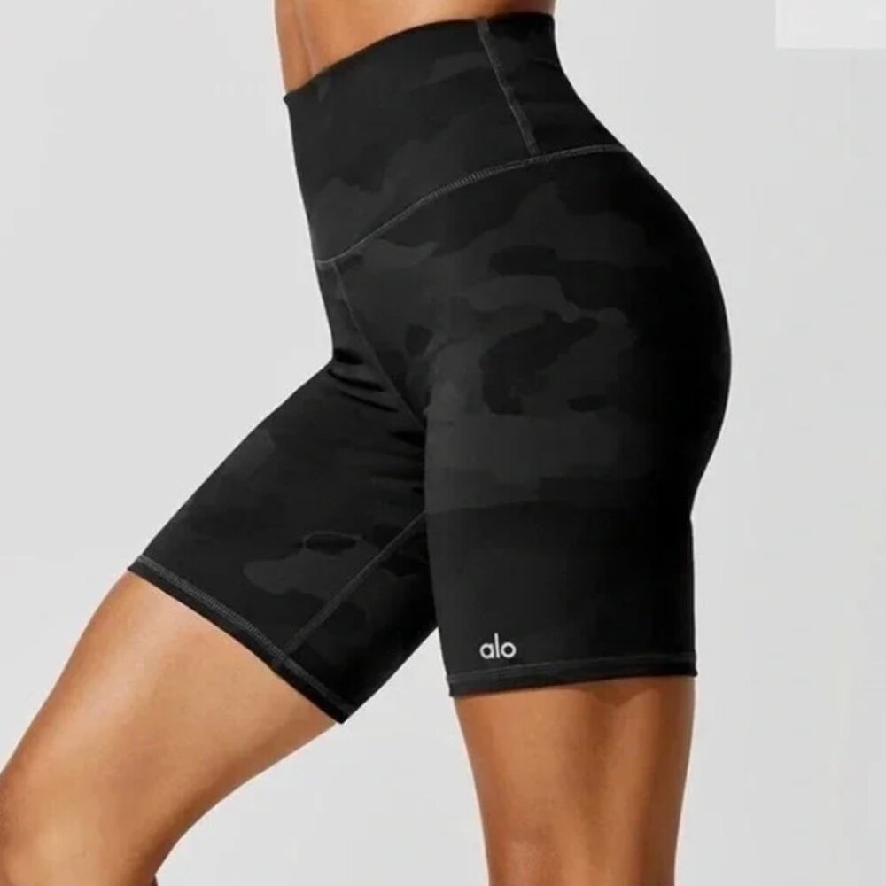 Alo Yoga High Waist Vapor Bike Shorts Camouflage